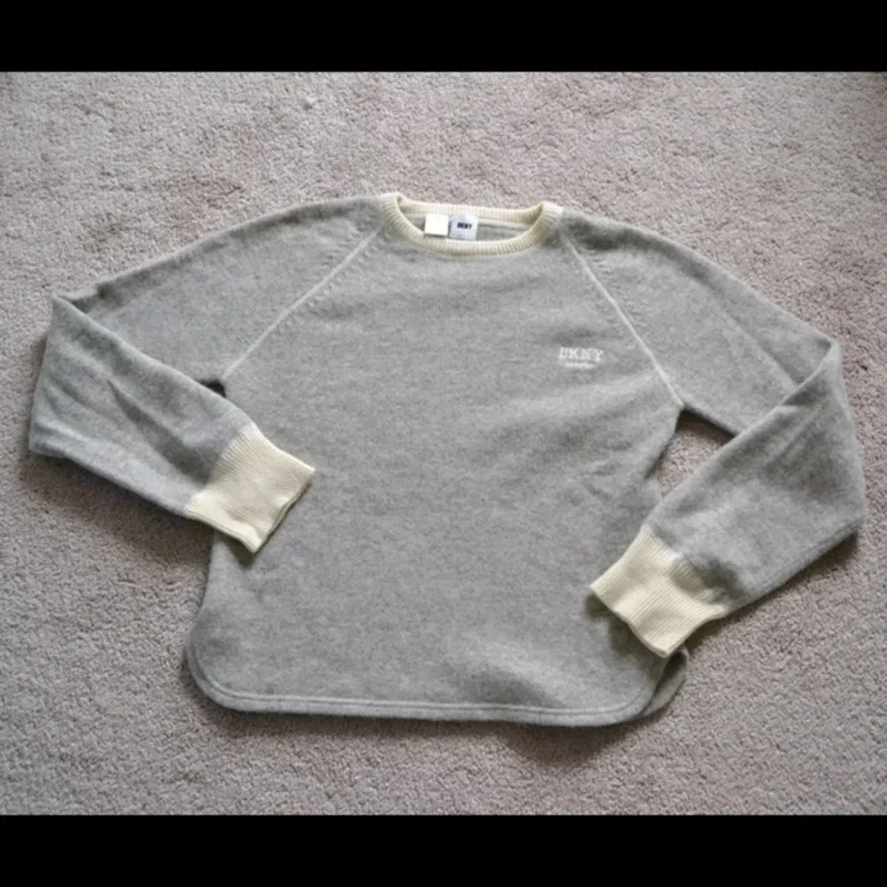 NWOT DKNY classic pullover sweater - Picture 2 of 4